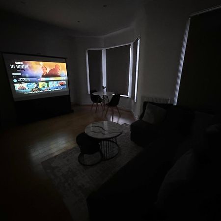 Spacious 2 Bed Flat In London Exterior foto